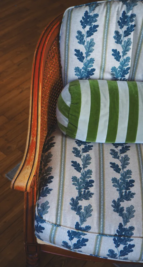 Armchair with cushion and fabric detail